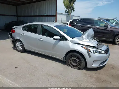 3KPFL4A78JE182012 — 2018 Kia Forte LX, Передняя часть (Front & Rear), фото до ремонта