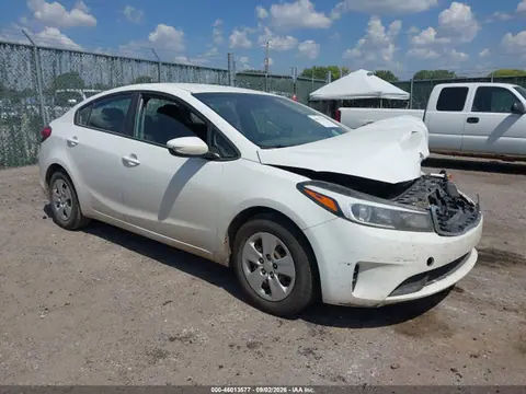 3KPFK4A77JE273503 — 2018 Kia Forte LX, Передняя часть (Front End), фото до ремонта