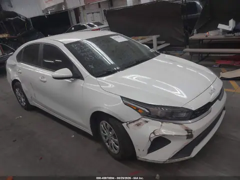 2024 KIA FORTE LX VIN 3KPF24AD4RE699067 фото 1