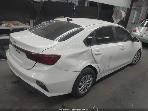 2024 KIA FORTE LX VIN 3KPF24AD4RE699067 фото 4