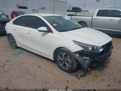 3KPF24ADXLE259054 — 2020 Kia Forte Lxs, Задняя часть (Rear), фото до ремонта