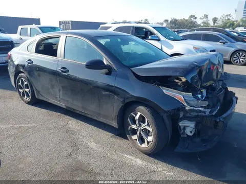 3KPF24AD4LE242475 — 2020 Kia Forte Lxs, Передняя часть (Front End), фото до ремонта