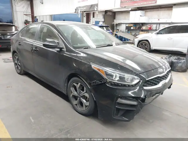 3KPF24AD7ME308700 — 2021 Kia Forte Lxs, Передняя часть слева (Left Front), фото до ремонта