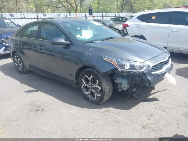 3KPF24AD4ME349737 — 2021 Kia Forte Lxs, Передняя часть (Front End), фото до ремонта
