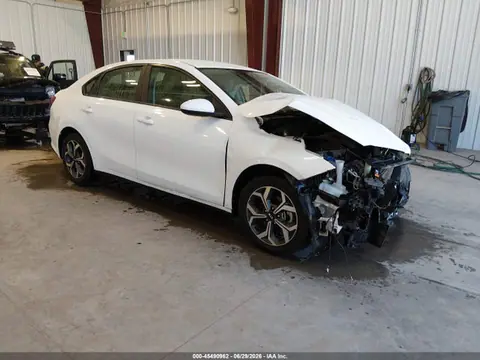 3KPF24AD4ME355487 — 2021 Kia Forte Lxs, Передняя часть (Front End), фото до ремонта
