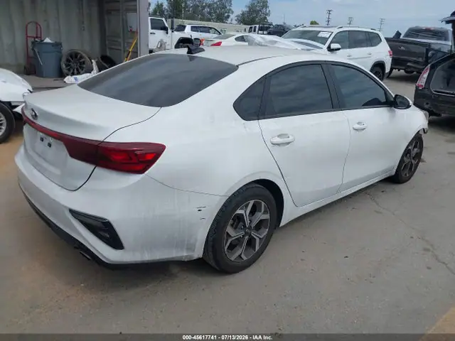 3KPF24AD2ME403178 — 2021 Kia Forte Lxs, фото 4 с аукциона IAAI 14.10.2026, Передняя часть справа