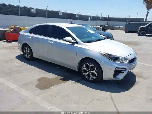 3KPF24AD9ME323814 — 2021 Kia Forte Lxs, Передняя часть (Front End), фото до ремонта