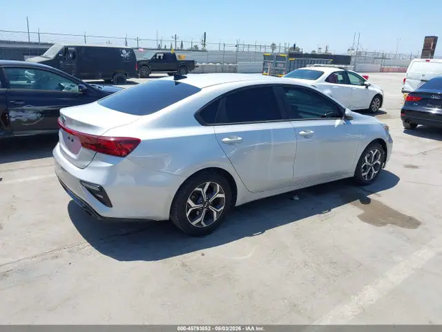 3KPF24AD9ME323814 — 2021 Kia Forte Lxs, фото 4 с аукциона IAAI 30.09.2026, Передняя часть