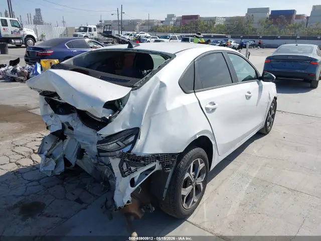 3KPF24ADXME324969 — 2021 Kia Forte Lxs, фото 4 с аукциона IAAI 30.09.2026, Задняя часть