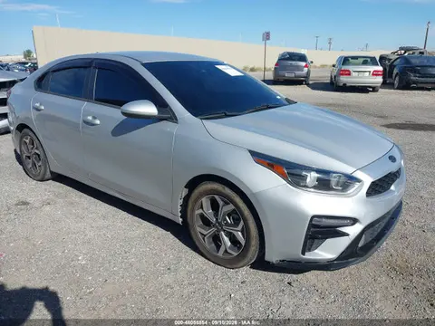 3KPF24AD1ME402863 — 2021 Kia Forte Lxs, Задняя часть (Rear), фото до ремонта