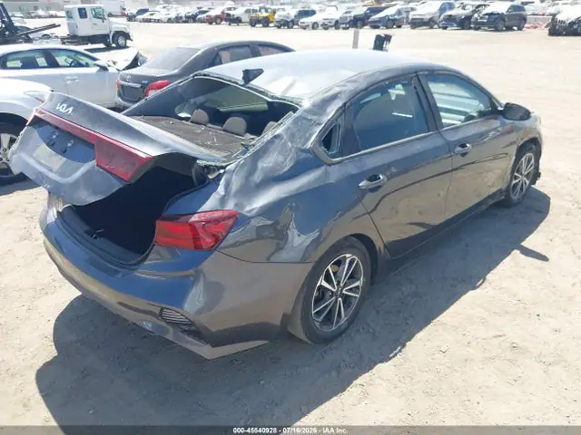3KPF24AD5PE512237 — 2023 Kia Forte Lxs, фото 4 с аукциона IAAI 14.10.2026, Левый и правый бока