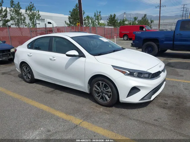 2023 KIA Forte Lxs VIN 3KPF24AD8PE526844 фото 1