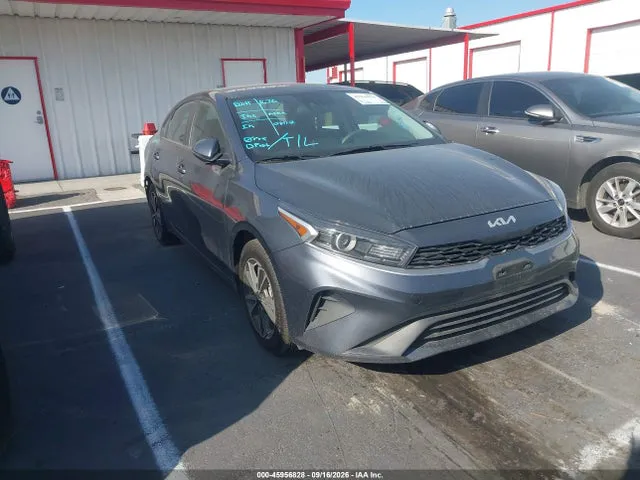 2023 KIA Forte Lxs VIN 3KPF24AD4PE586068 фото 1