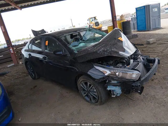 3KPF24AD1RE791852 — 2024 Kia Forte Lxs, Передняя часть (Front & Rear), фото до ремонта