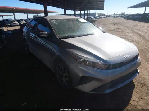 3KPF24AD6RE747927 — 2024 Kia Forte Lxs, Задняя часть (Rear), фото до ремонта