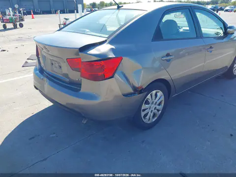 KNAFU4A2XA5858065 — 2010 Kia Forte, Задняя часть, фото до ремонта