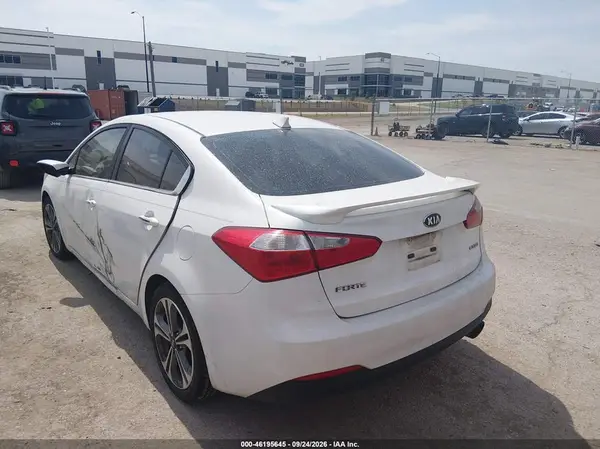 KNAFX4A87G5577202 — 2016 Kia Forte, фото 3 с аукциона IAAI 24.09.2026, Левый бок