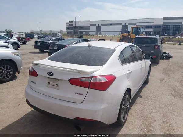 KNAFX4A87G5577202 — 2016 Kia Forte, фото 4 с аукциона IAAI 24.09.2026, Левый бок