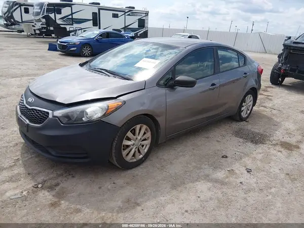 KNAFX4A63G5483865 — 2016 Kia Forte, фото 2 с аукциона IAAI 08.10.2026, Естественный износ