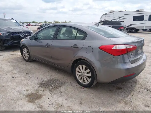 KNAFX4A63G5483865 — 2016 Kia Forte, фото 3 с аукциона IAAI 08.10.2026, Естественный износ