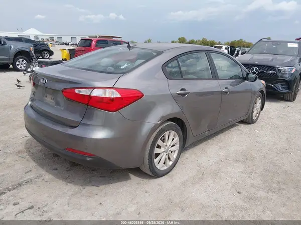 KNAFX4A63G5483865 — 2016 Kia Forte, фото 4 с аукциона IAAI 08.10.2026, Естественный износ
