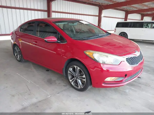 KNAFZ4A82G5554937 — 2016 Kia Forte, Передняя часть слева (Left Front), фото до ремонта