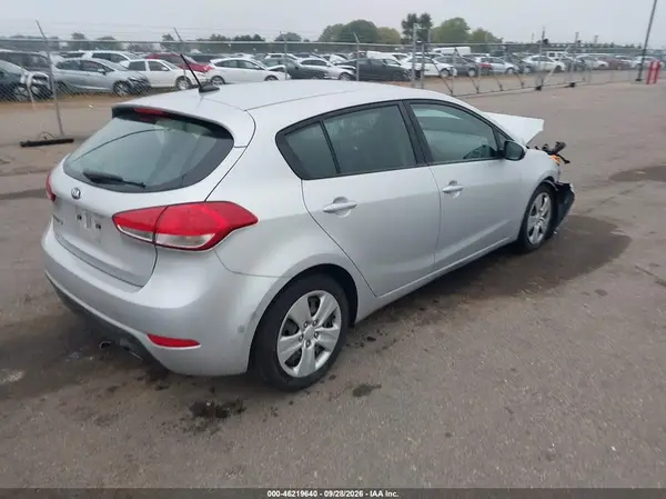 KNAFK5A82G5657169 — 2016 Kia Forte, фото 4 с аукциона IAAI, Передняя часть
