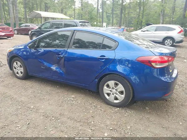 3KPFK4A7XHE011906 — 2017 Kia Forte, фото 3 с аукциона IAAI, Левый бок