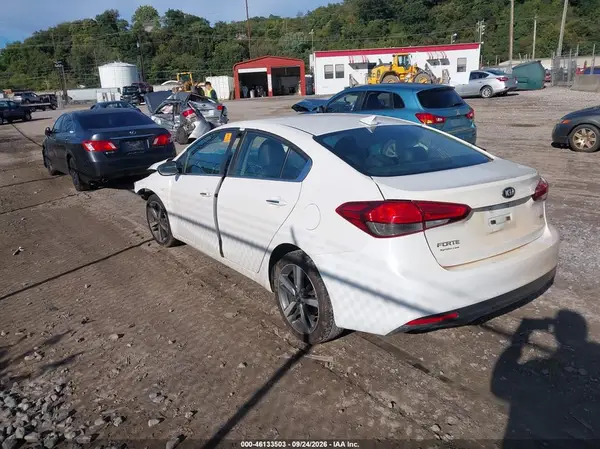 3KPFL4A85HE004500 — 2017 Kia Forte, фото 3 с аукциона IAAI, Передняя часть