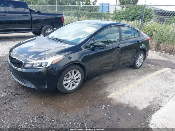 3KPFL4A74HE020033 — 2017 Kia Forte, фото 2 с аукциона IAAI 14.10.2026, Левый бок