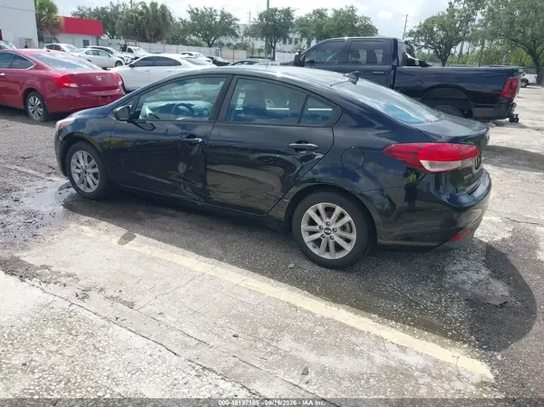 3KPFL4A74HE020033 — 2017 Kia Forte, фото 3 с аукциона IAAI 14.10.2026, Левый бок
