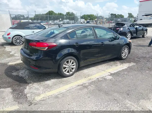 3KPFL4A74HE020033 — 2017 Kia Forte, фото 4 с аукциона IAAI 14.10.2026, Левый бок