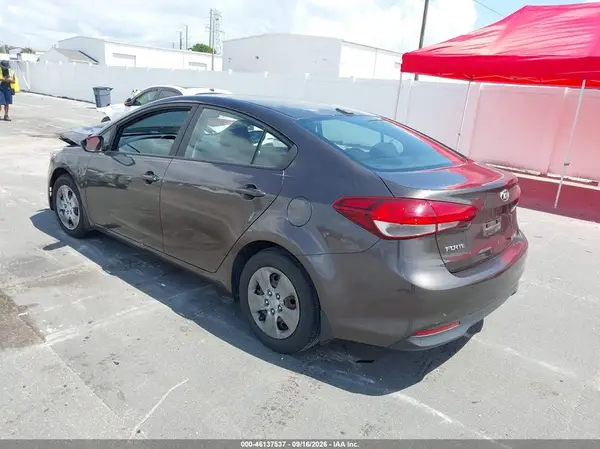 3KPFK4A71HE156834 — 2017 Kia Forte, фото 3 с аукциона IAAI 09.10.2026, Передняя часть