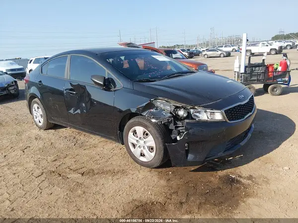 3KPFK4A72HE032720 — 2017 Kia Forte, Передняя часть справа (Right Front), фото до ремонта