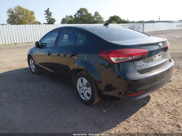 3KPFK4A72HE032720 — 2017 Kia Forte, фото 3 с аукциона IAAI 07.10.2026, Передняя часть справа