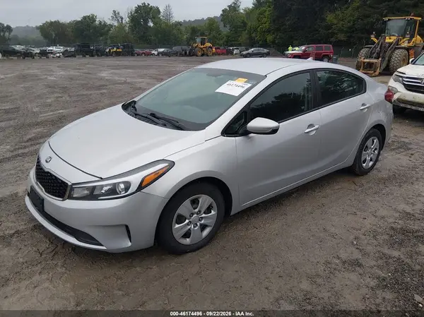 3KPFK4A75HE076176 — 2017 Kia Forte, фото 2 с аукциона IAAI 19.10.2026, Передняя часть справа