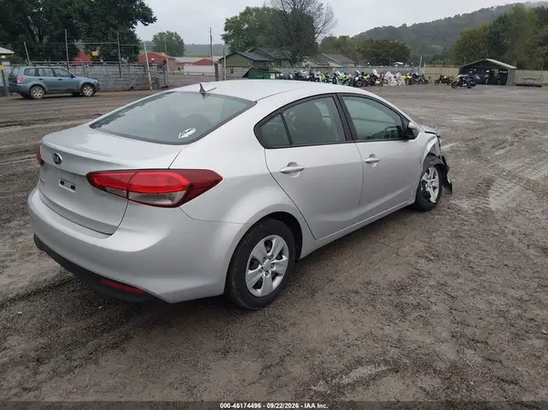 3KPFK4A75HE076176 — 2017 Kia Forte, фото 4 с аукциона IAAI 19.10.2026, Передняя часть справа