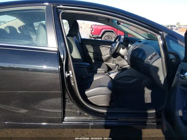 3KPFN4A80HE051184 — 2017 Kia Forte, фото 4 с аукциона IAAI, Задняя часть