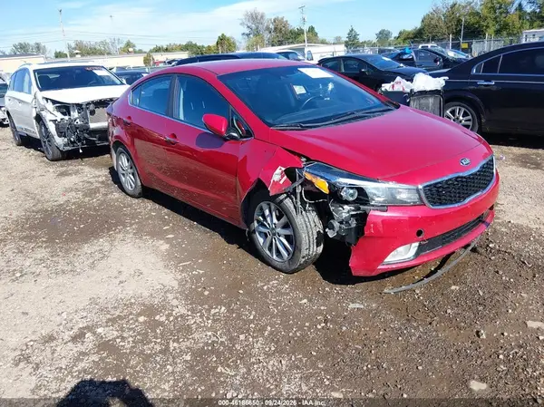 3KPFL4A75HE040470 — 2017 Kia Forte, Передняя часть справа (Right Front), фото до ремонта