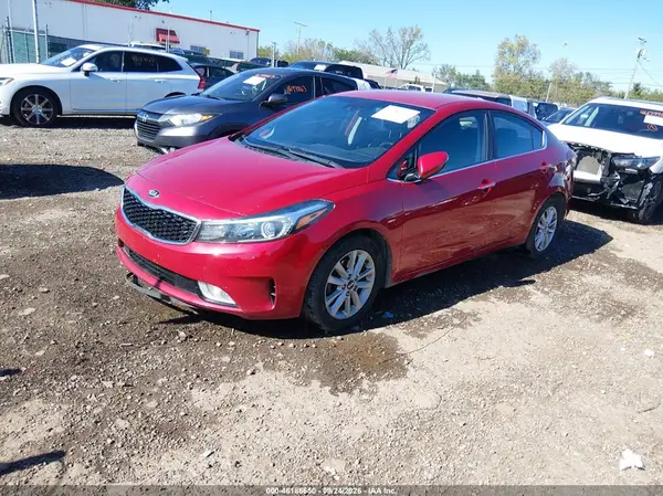 3KPFL4A75HE040470 — 2017 Kia Forte, фото 2 с аукциона IAAI 14.10.2026, Передняя часть справа