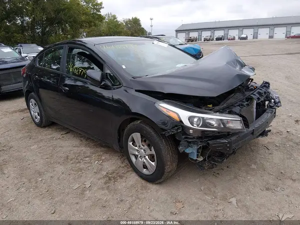 3KPFK4A70HE121217 — 2017 Kia Forte, Передняя часть (Front End), фото до ремонта