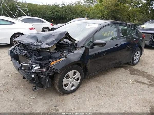 3KPFK4A70HE121217 — 2017 Kia Forte, фото 2 с аукциона IAAI, Передняя часть