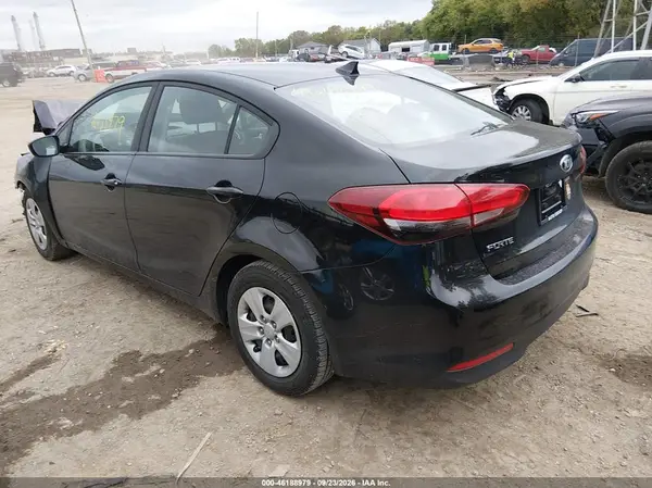 3KPFK4A70HE121217 — 2017 Kia Forte, фото 3 с аукциона IAAI, Передняя часть
