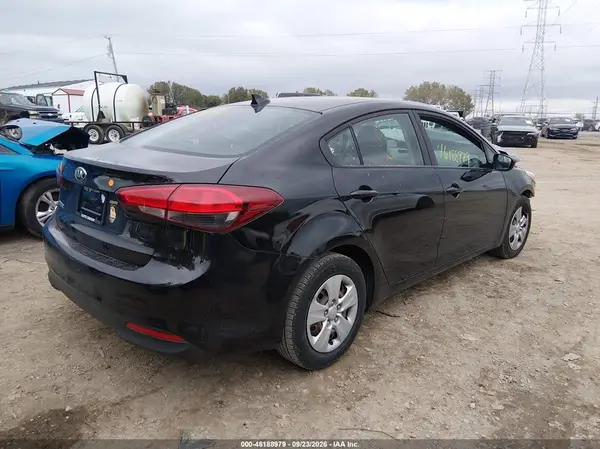 3KPFK4A70HE121217 — 2017 Kia Forte, фото 4 с аукциона IAAI, Передняя часть