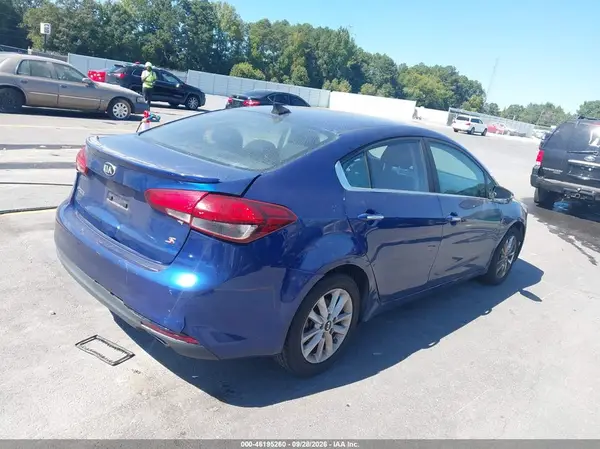 3KPFL4A77HE142384 — 2017 Kia Forte, фото 4 с аукциона IAAI 08.10.2026, Естественный износ