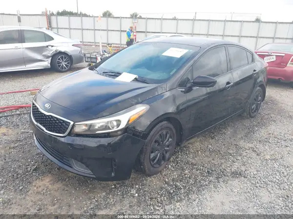 3KPFK4A72HE095879 — 2017 Kia Forte, фото 2 с аукциона IAAI, Передняя часть