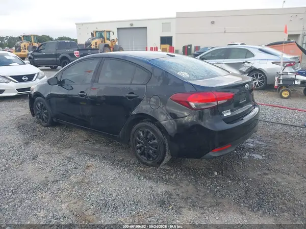 3KPFK4A72HE095879 — 2017 Kia Forte, фото 3 с аукциона IAAI, Передняя часть