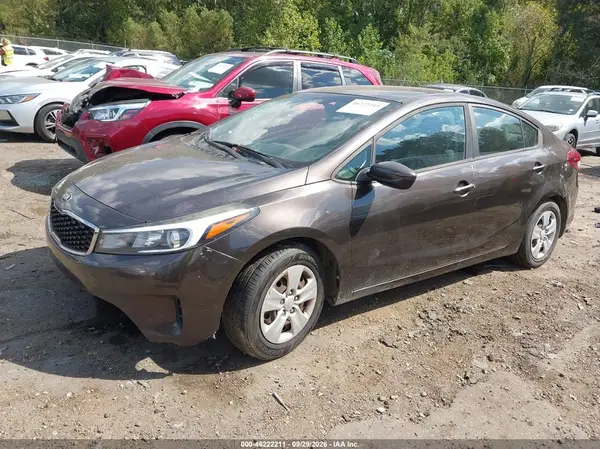 3KPFL4A75HE012667 — 2017 Kia Forte, фото 2 с аукциона IAAI 14.10.2026, Естественный износ