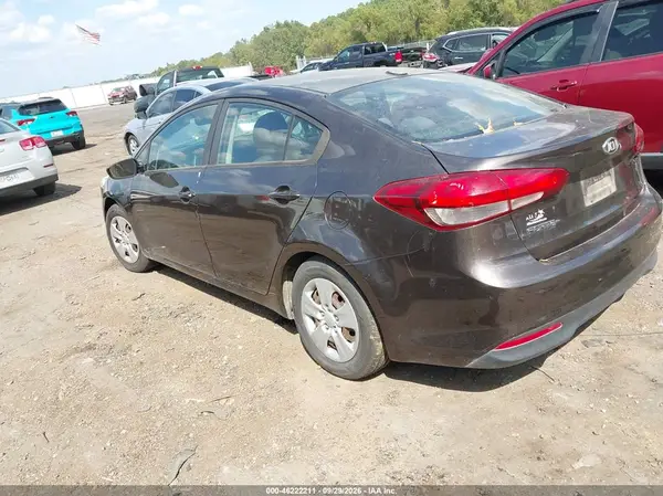 3KPFL4A75HE012667 — 2017 Kia Forte, фото 3 с аукциона IAAI 14.10.2026, Естественный износ