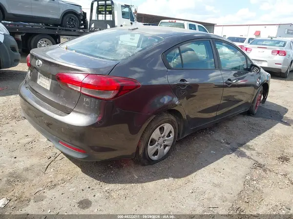 3KPFL4A75HE012667 — 2017 Kia Forte, фото 4 с аукциона IAAI 14.10.2026, Естественный износ